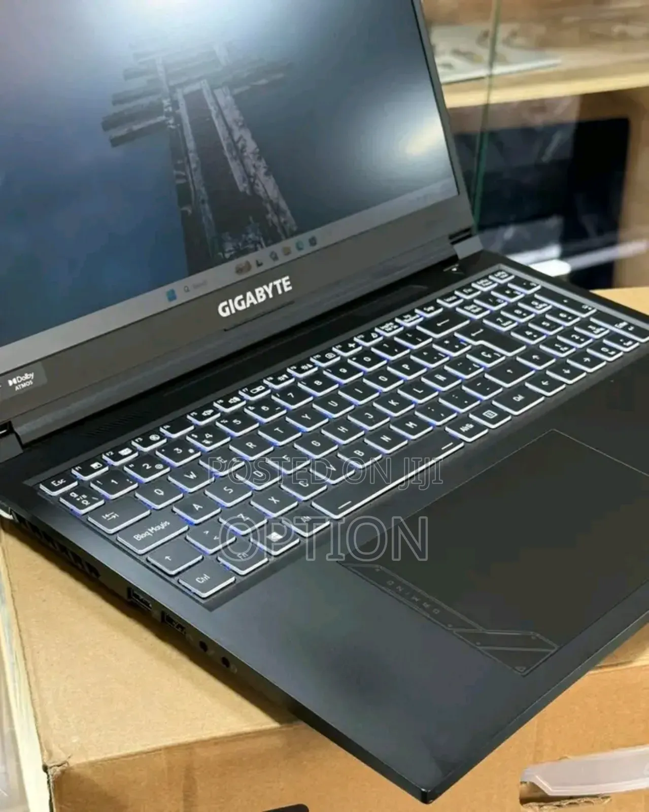 New Laptop Gigabyte AORUS 17G 16GB Intel Core i7 SSD 1T