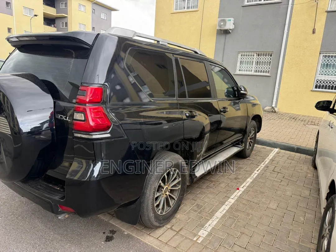 Toyota Land Cruiser Prado 2016 Black