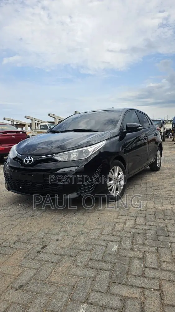 Toyota Yaris 1.5 Sedan XLE 2020 Black