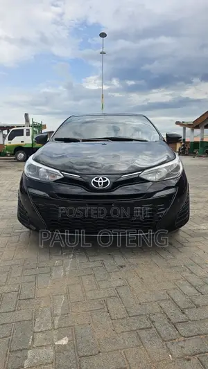 Toyota Yaris 1.5 Sedan XLE 2020 Black