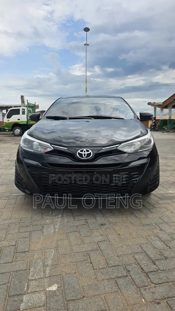 Toyota Yaris 1.5 Sedan XLE 2020 Black
