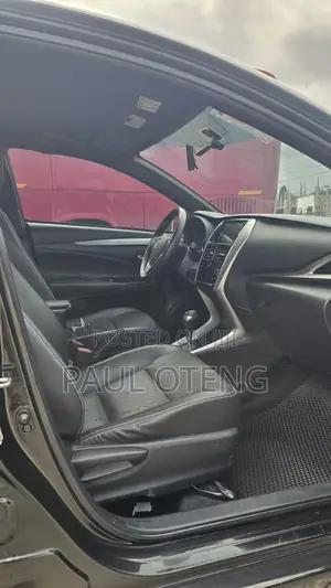 Toyota Yaris 1.5 Sedan XLE 2020 Black