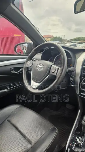 Toyota Yaris 1.5 Sedan XLE 2020 Black
