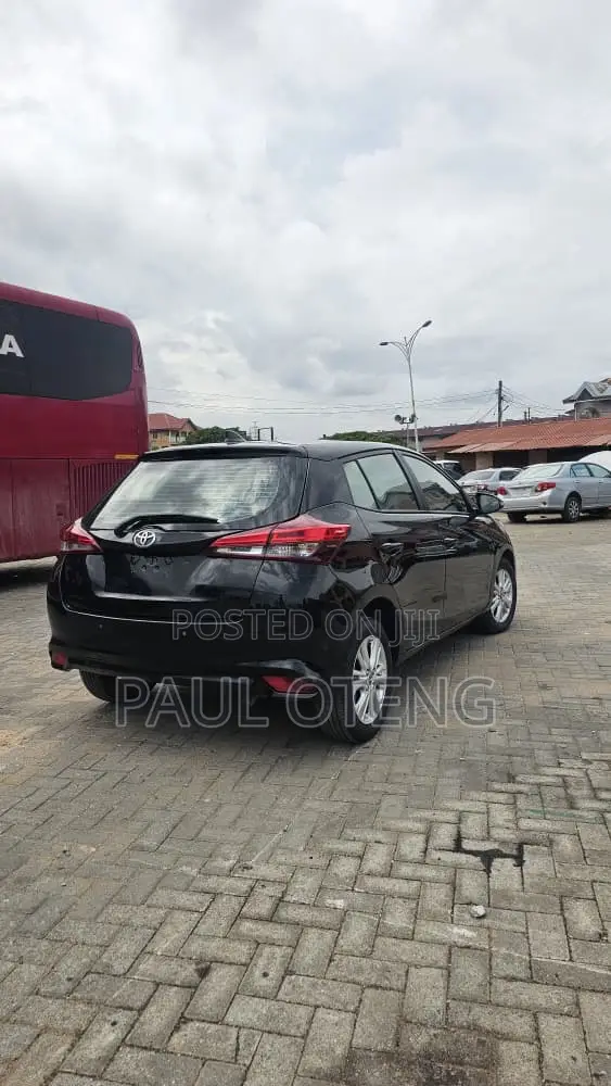 Toyota Yaris 1.5 Sedan XLE 2020 Black