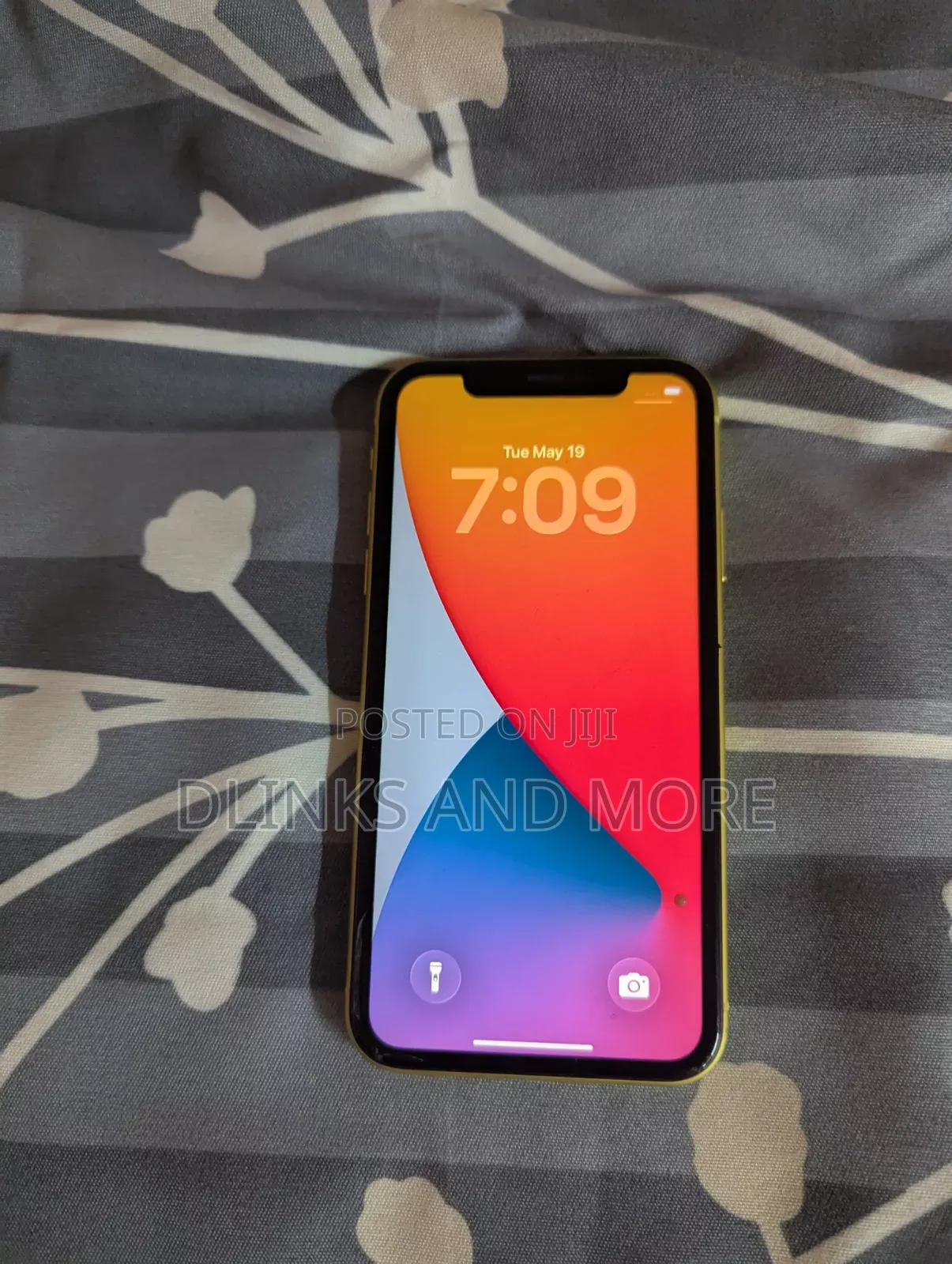 Apple iPhone 11 64 GB Yellow