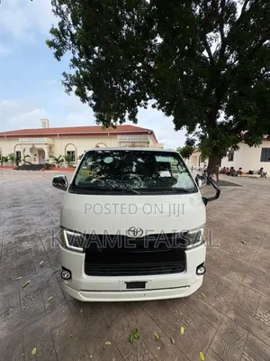 Toyota HiAce 2016 White