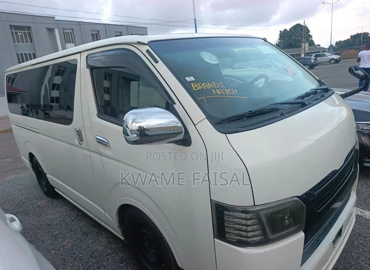 Toyota HiAce 2016 White
