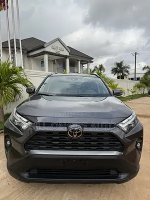 Toyota RAV4 XLE Premium 2025 Gray