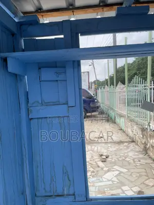 Wooden Commercial Kiosk / Food Joint Container With Glass Window⁠ Good