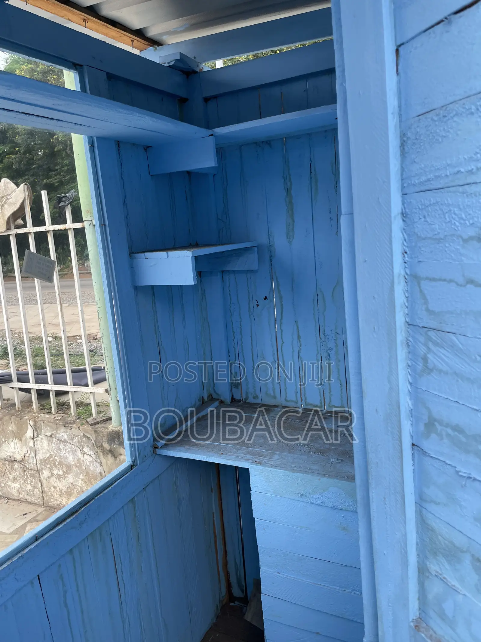 Wooden Commercial Kiosk / Food Joint Container With Glass Window⁠ Good