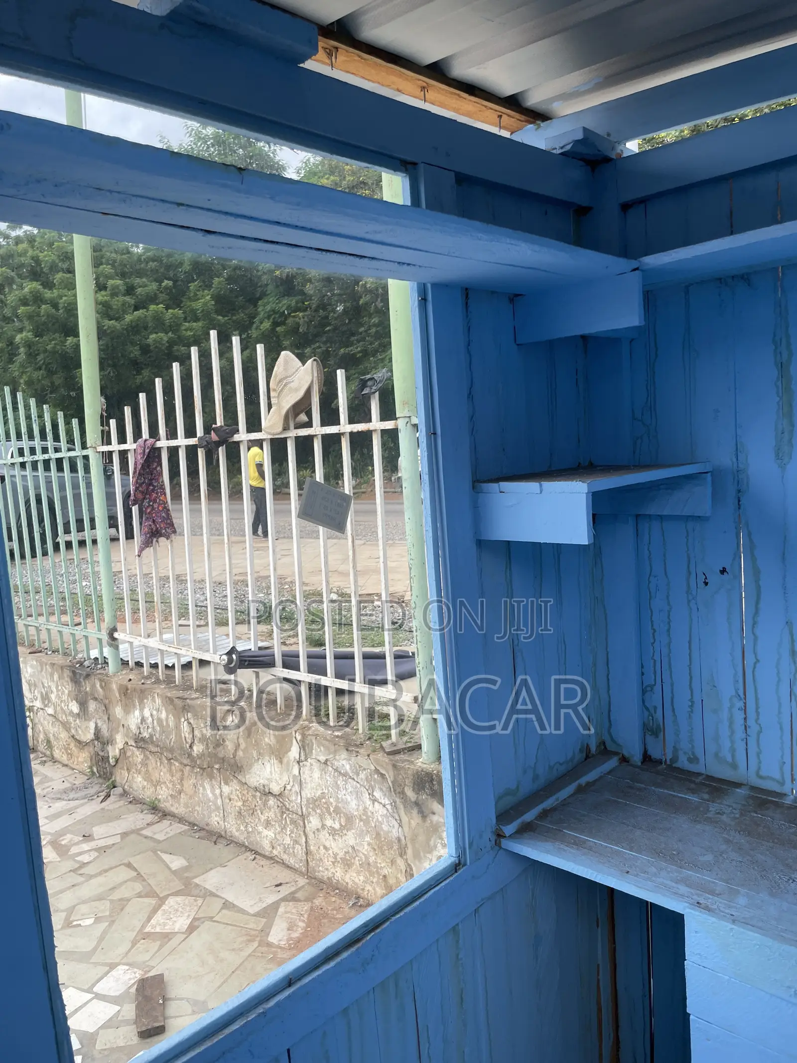 Wooden Commercial Kiosk / Food Joint Container With Glass Window⁠ Good