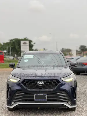 Toyota Highlander XSE 2022 Blue
