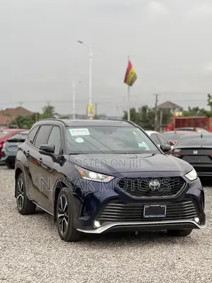 Toyota Highlander XSE 2022 Blue