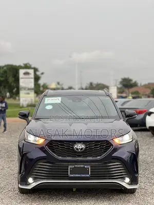 Toyota Highlander XSE 2022 Blue