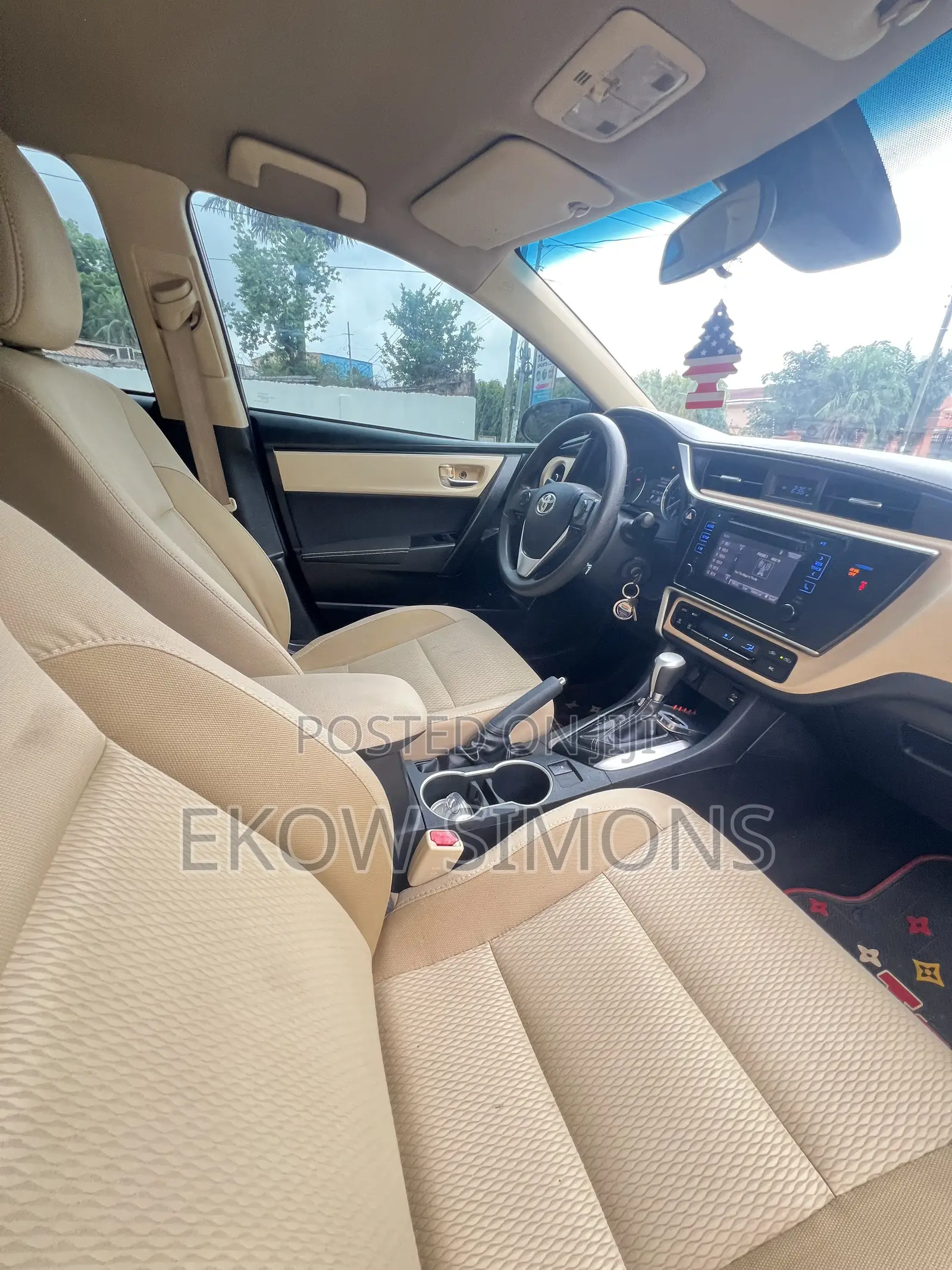 Toyota Corolla LE Eco (1.8L 4cyl 2A) 2018 Red