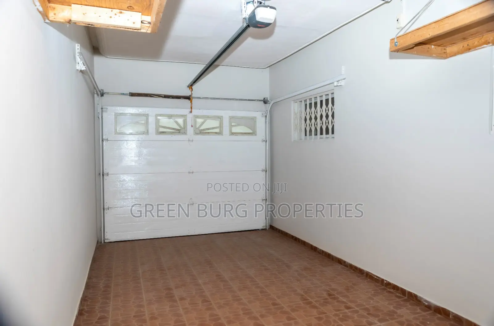 4bdrm Townhouse / Terrace in Cantonments for rent