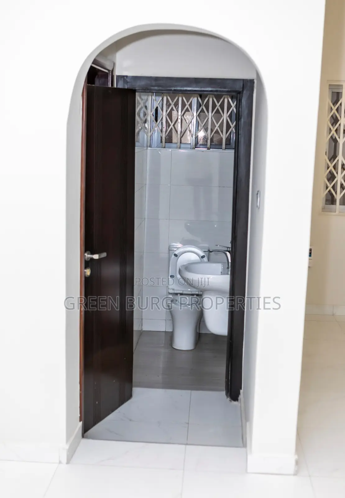 4bdrm Townhouse / Terrace in Cantonments for rent