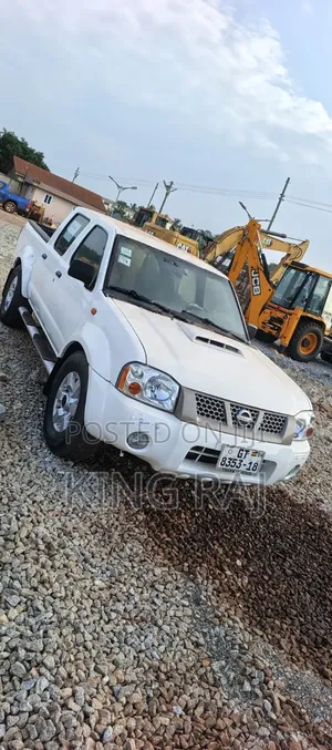 Nissan Hardbody 2018 White