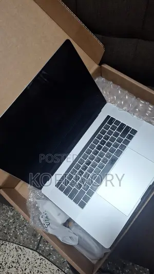 Laptop Apple MacBook Pro 2018 16GB Intel Core i9 SSD 512GB