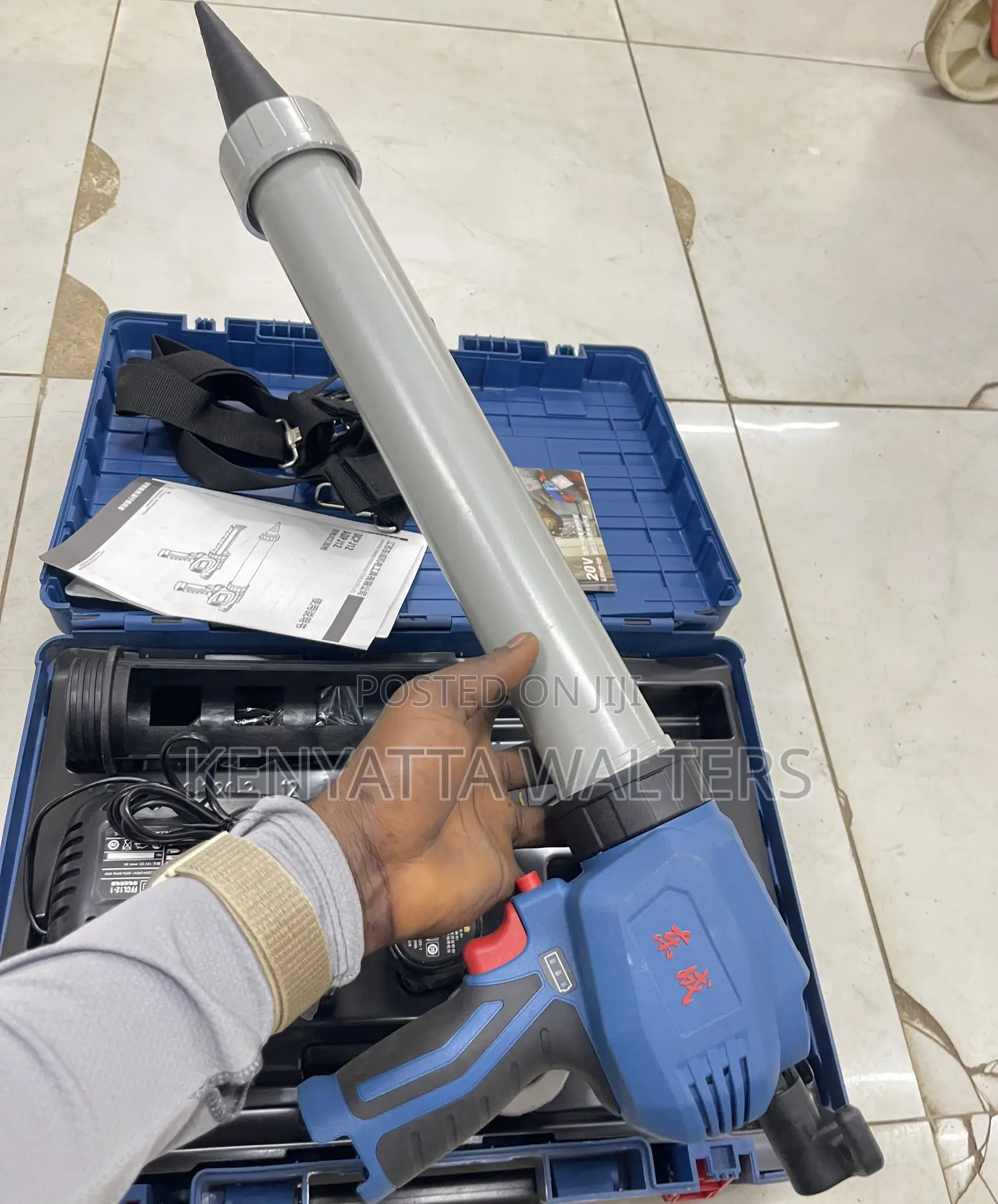 Dong Cheng 12v Cordless Caulking Gun 3400n Sealant Gun for Silicone