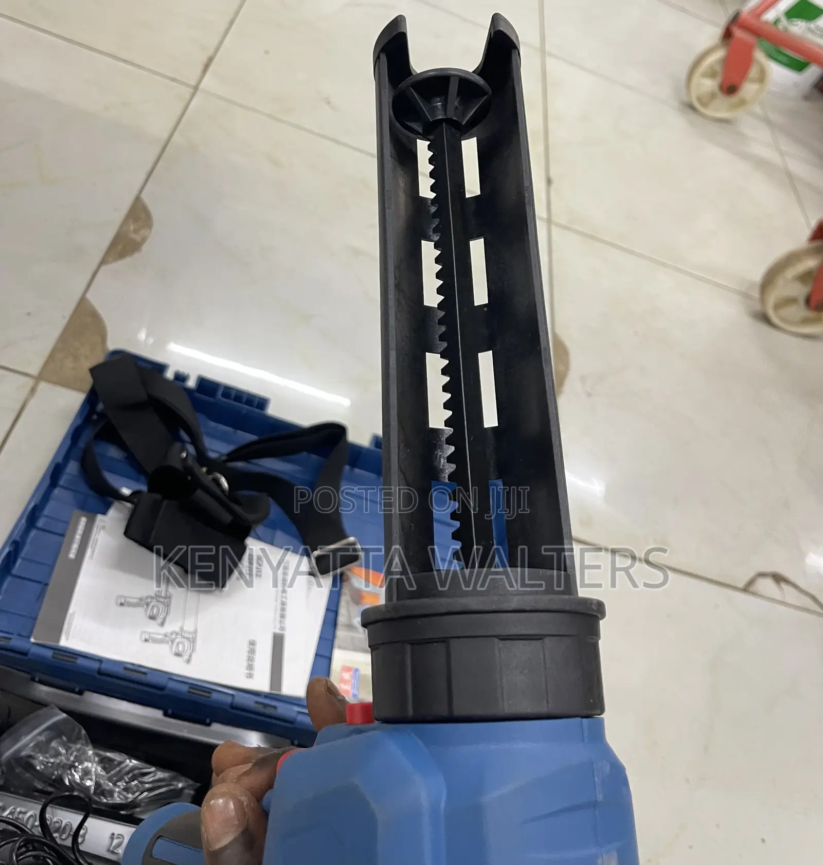 Dong Cheng 12v Cordless Caulking Gun 3400n Sealant Gun for Silicone