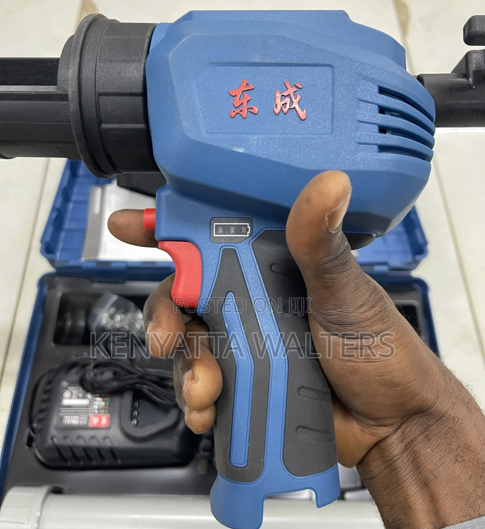 Dong Cheng 12v Cordless Caulking Gun 3400n Sealant Gun for Silicone