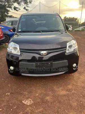 Toyota Sienta 1.5 FWD 2013 Burgundy