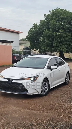 Toyota Corolla LE 2022 White