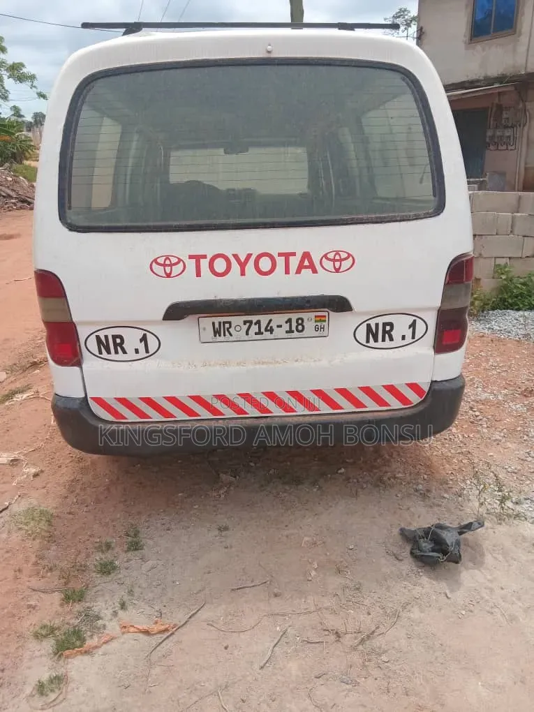 Toyota HiAce 2012 White