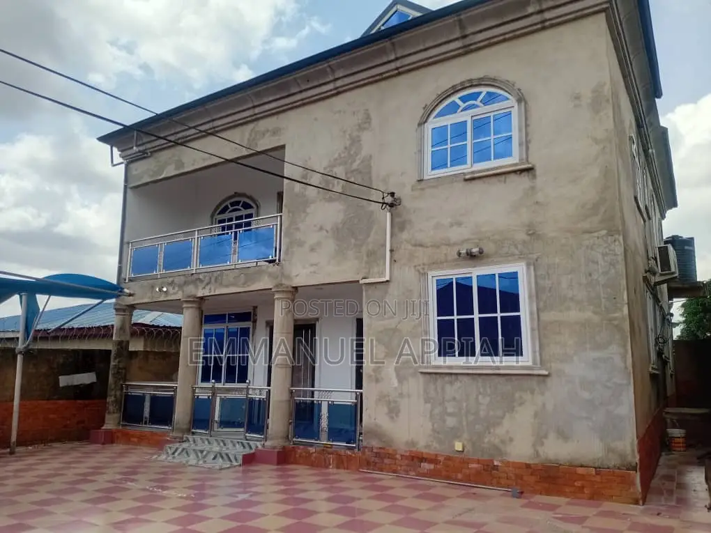 5bdrm House in Amasaman, Accra Metropolitan for sale