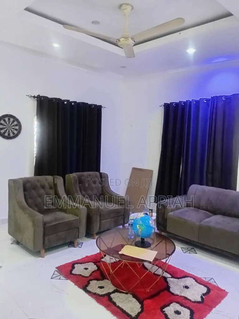 5bdrm House in Amasaman, Accra Metropolitan for sale