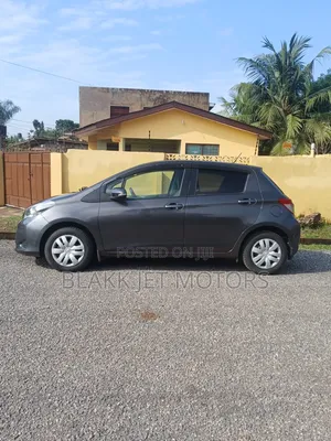 Toyota Vitz 2012 Gray