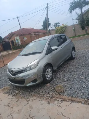 Toyota Vitz 2012 Teal