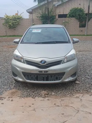Toyota Vitz 2012 Teal