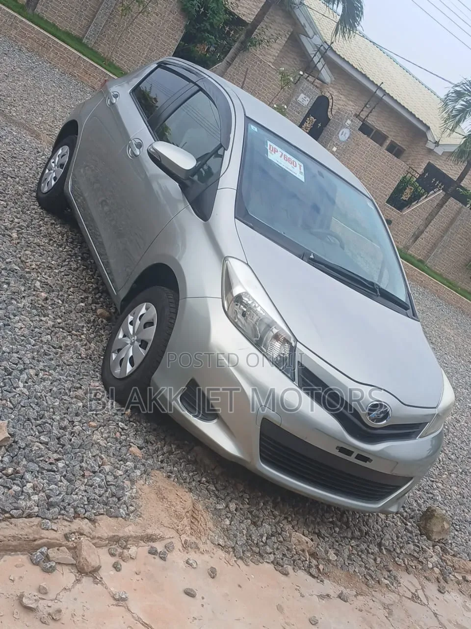 Toyota Vitz 2012 Teal