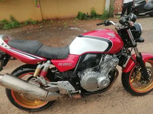 Honda CB 2025 Red