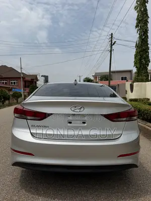 Hyundai Elantra Limited Sedan FWD (2.0L 4cyl 6A) 2017 Silver