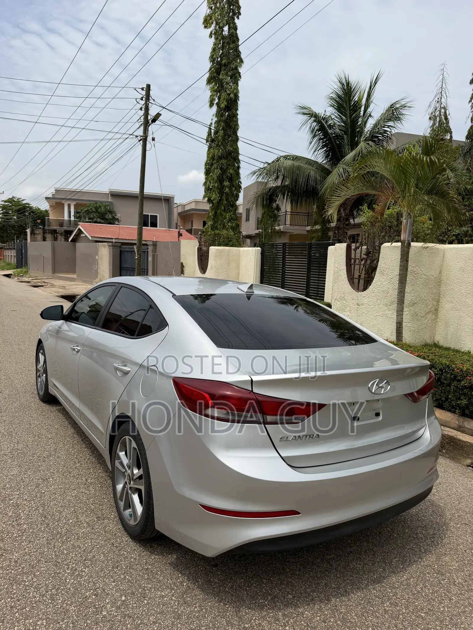 Hyundai Elantra Limited Sedan FWD (2.0L 4cyl 6A) 2017 Silver
