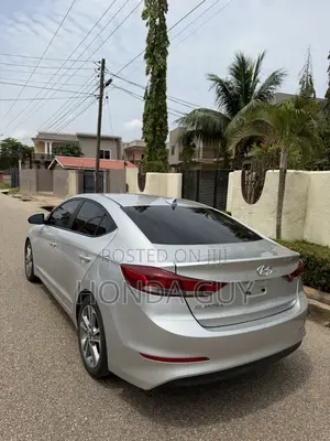 Hyundai Elantra Limited Sedan FWD (2.0L 4cyl 6A) 2017 Silver