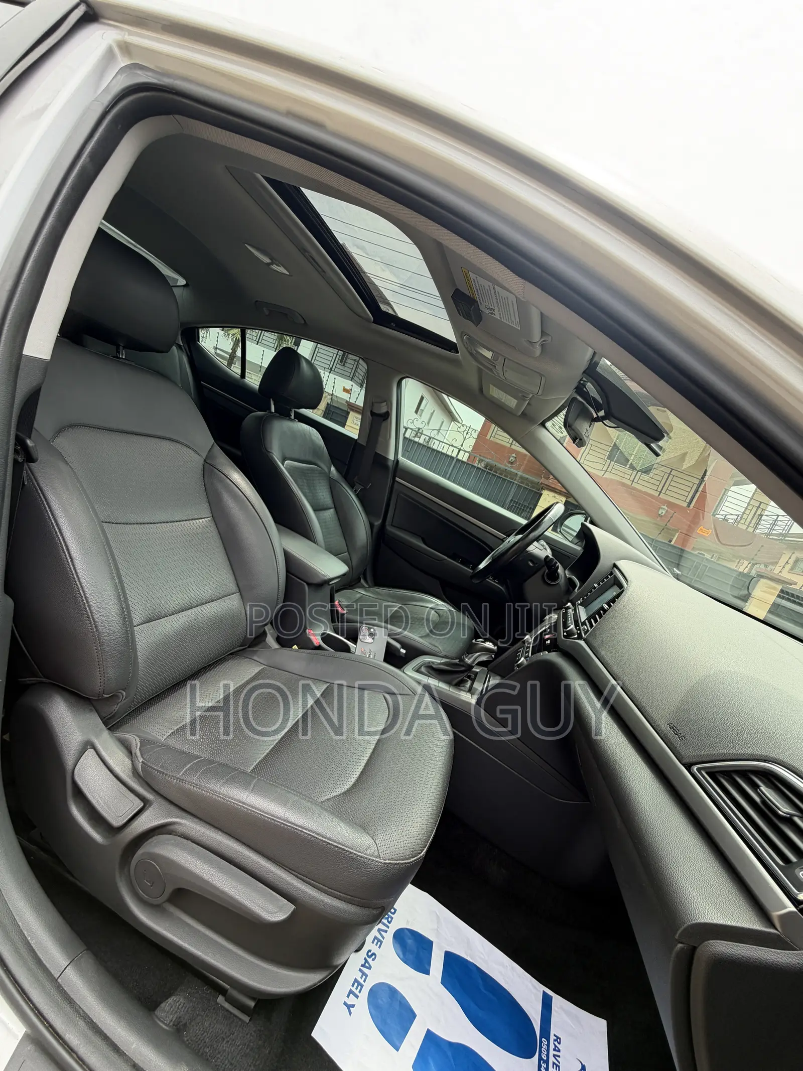 Hyundai Elantra Limited Sedan FWD (2.0L 4cyl 6A) 2017 Silver