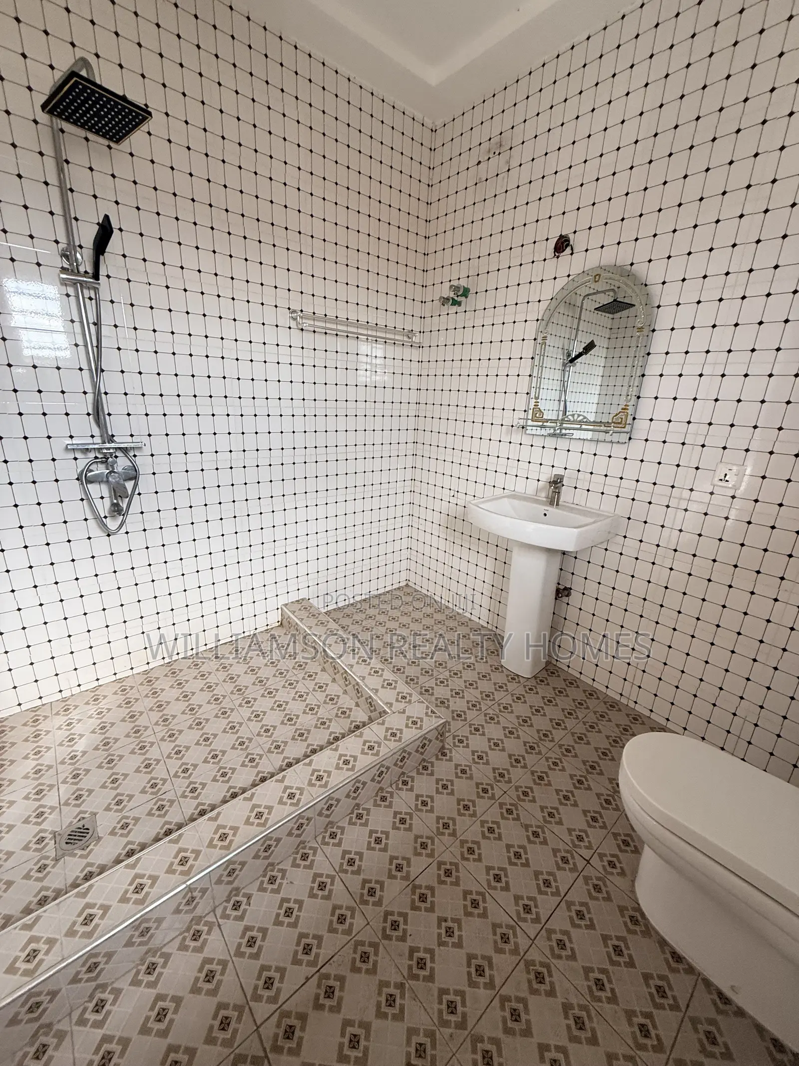 3bdrm Apartment in Hfc Estate Area, Spintex for rent