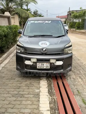 Toyota Voxy 2013 Gray