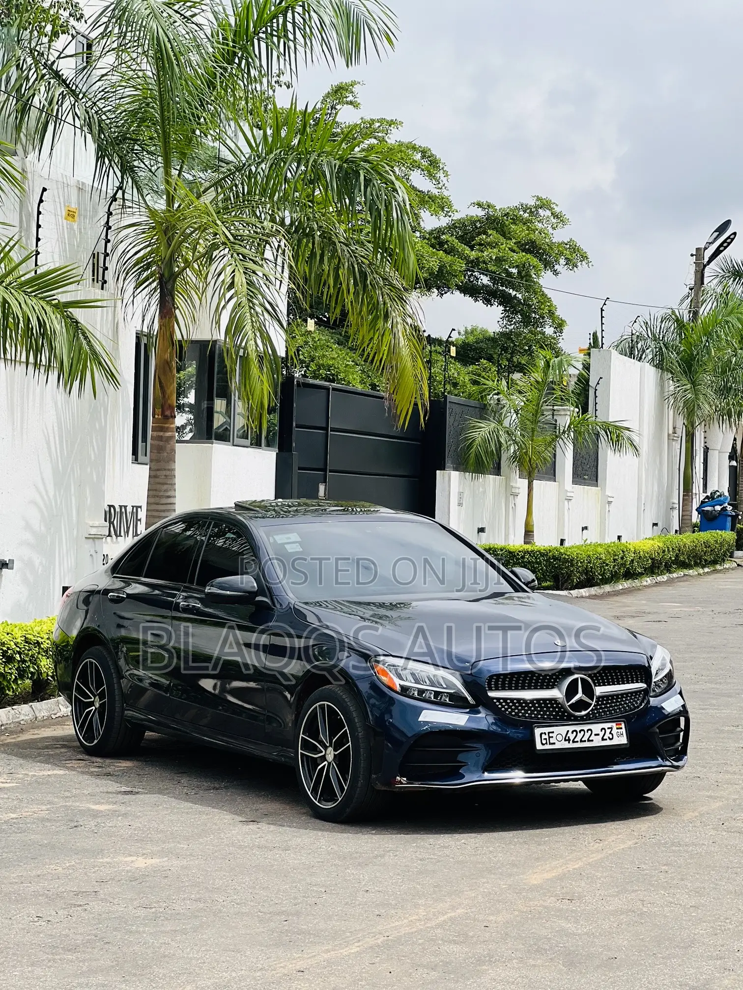 Mercedes-Benz C300 2019 Blue