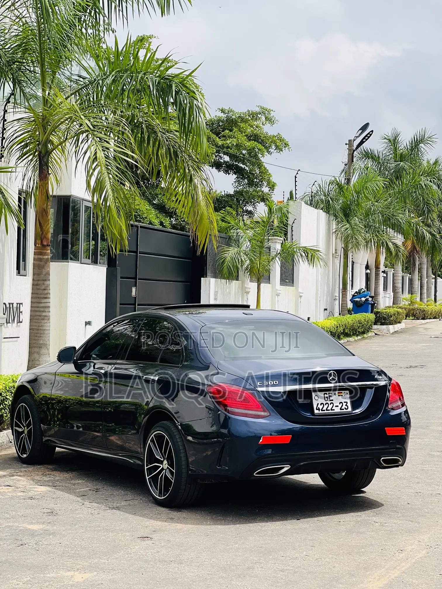 Mercedes-Benz C300 2019 Blue