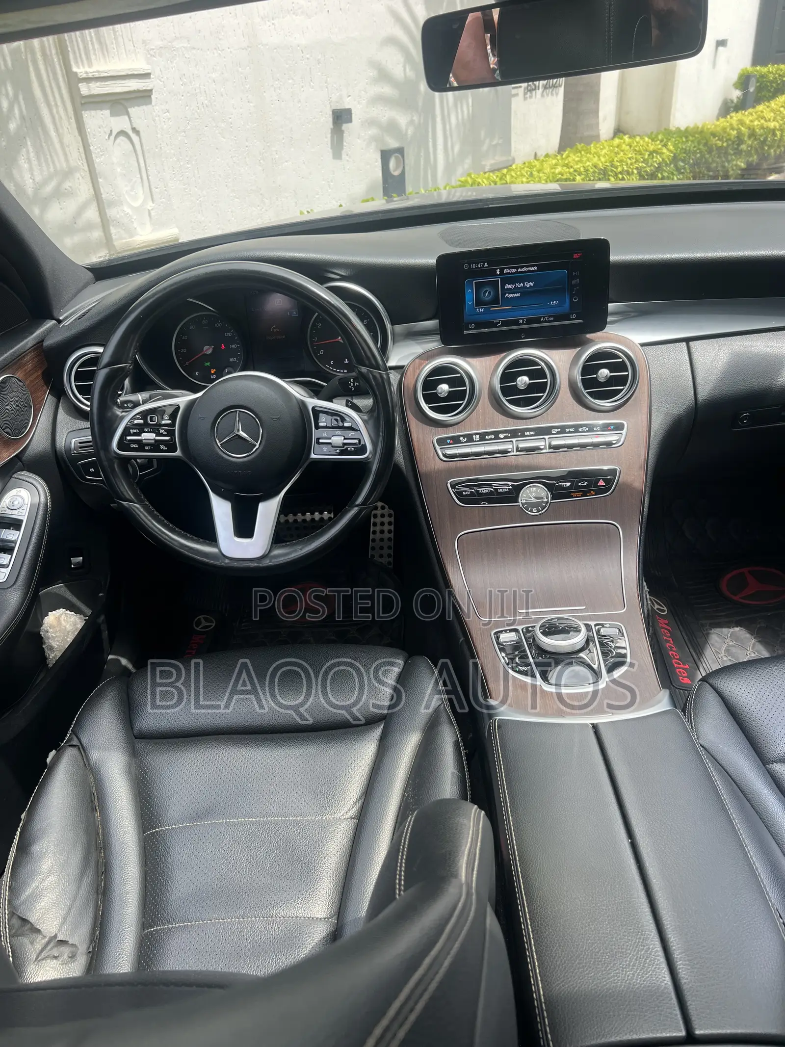 Mercedes-Benz C300 2019 Blue