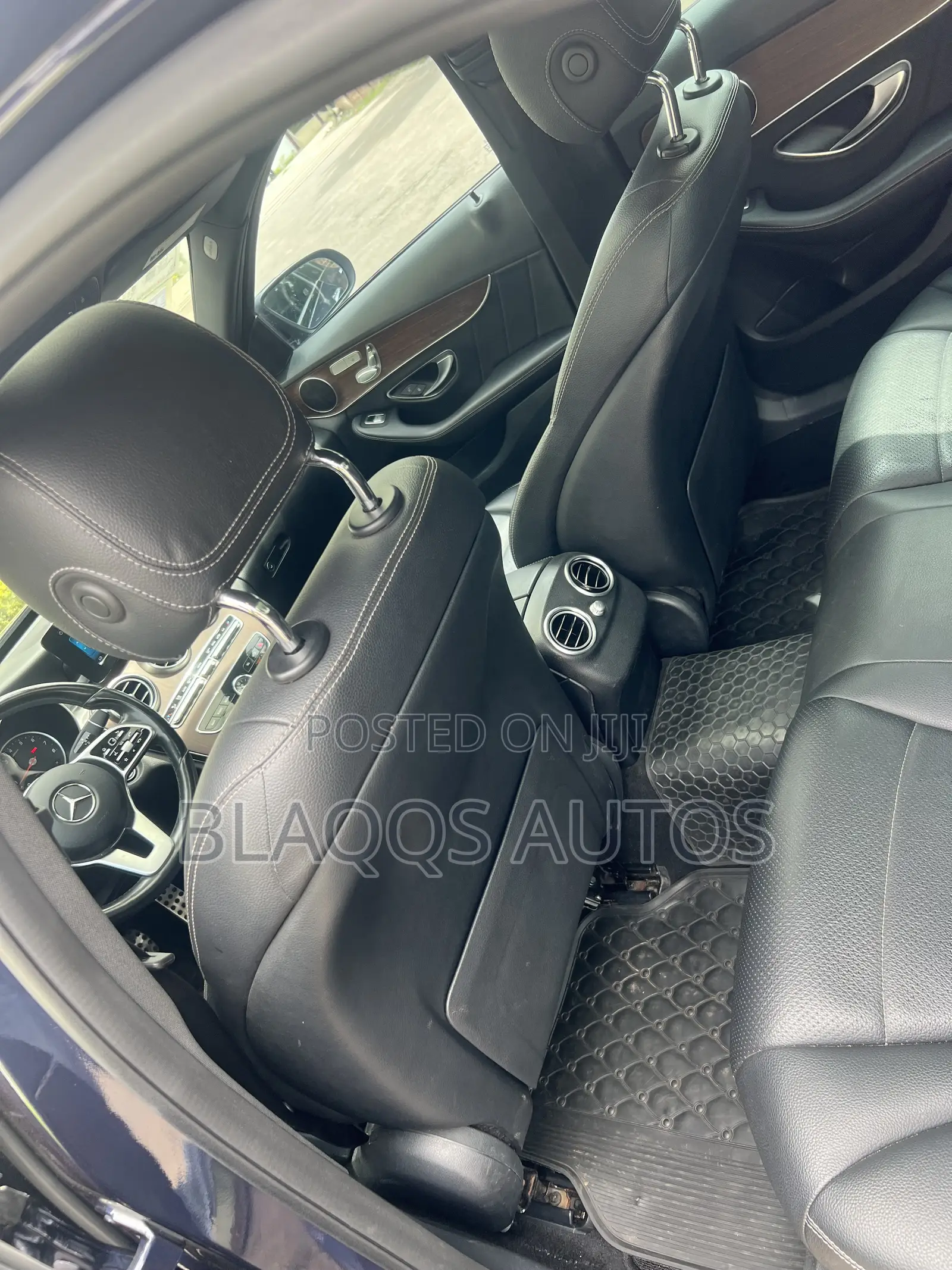 Mercedes-Benz C300 2019 Blue