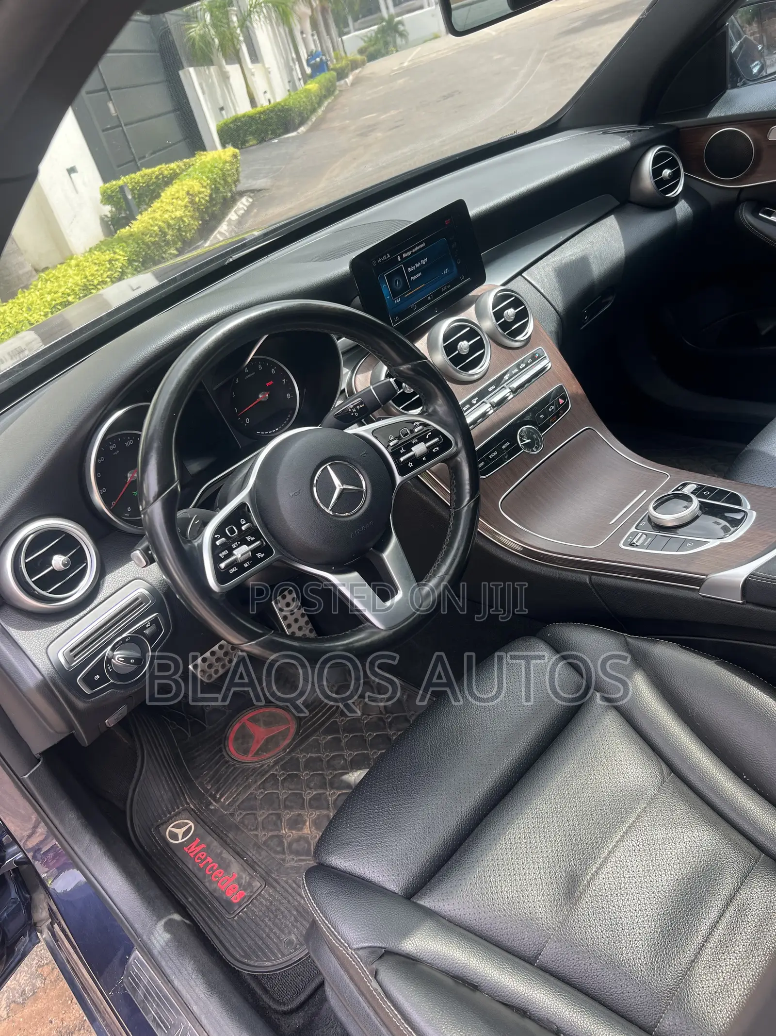 Mercedes-Benz C300 2019 Blue