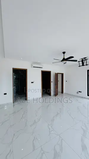4bdrm House in Community 25, Tema Metropolitan for sale
