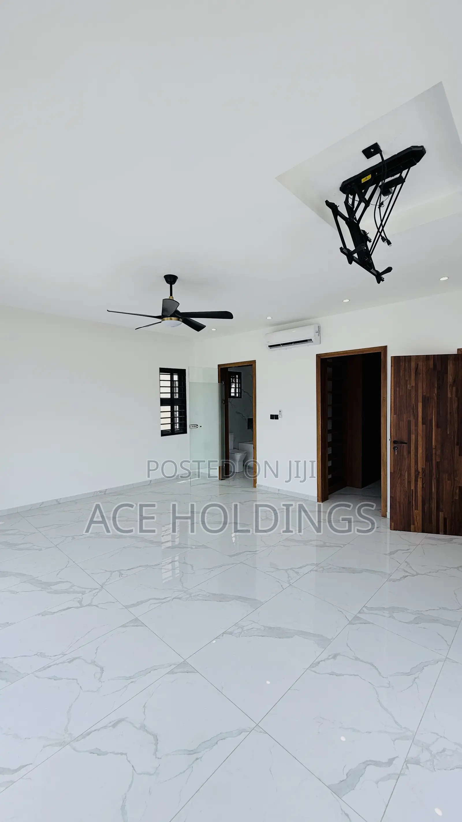 4bdrm House in Community 25, Tema Metropolitan for sale