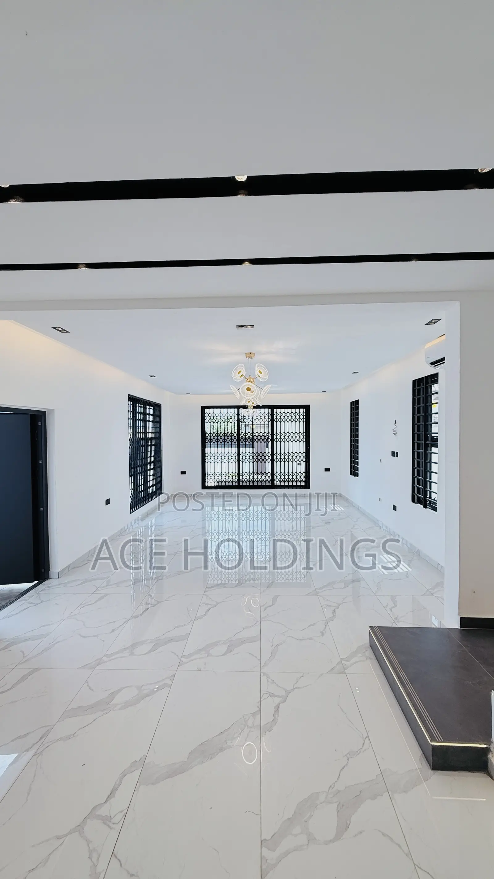 4bdrm House in Community 25, Tema Metropolitan for sale